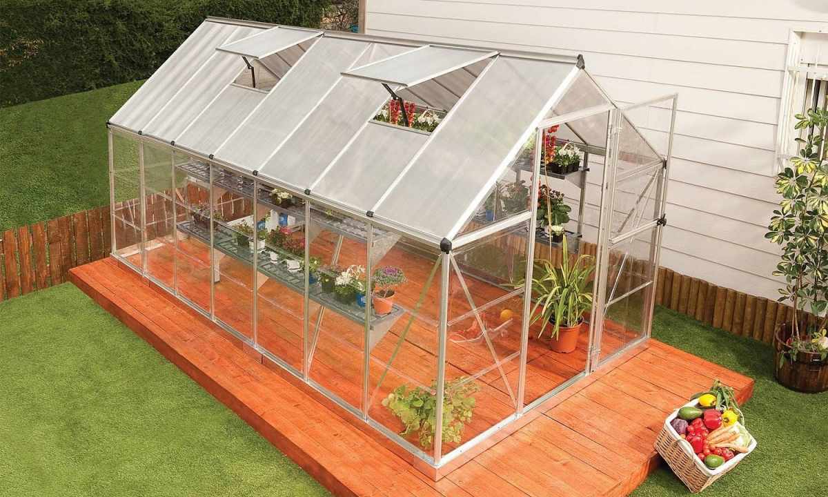 What color of cellular polycarbonate it is better to choose for the country greenhouse